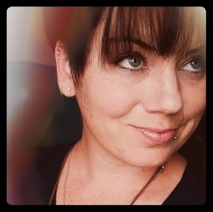 Meet your Posher, Misa